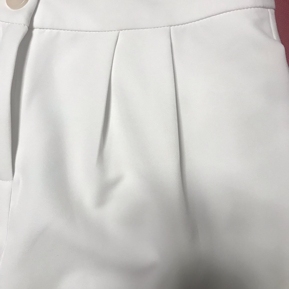 Saks Fifth Ave pleated shorts - Picture 4 of 4